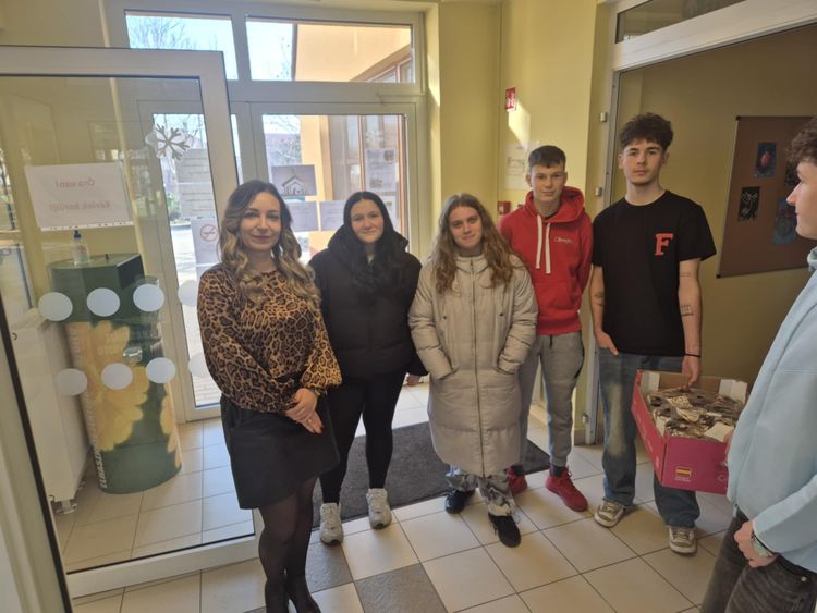 Ma reggel célbaért az utolsó adag mézeskalács is.