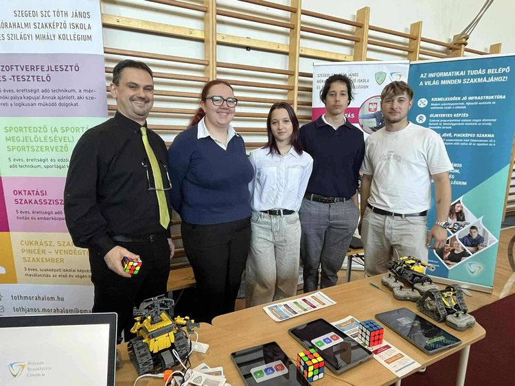 A mai nap a pályaválasztásról szólt az iskolában is, de kinn voltunk...