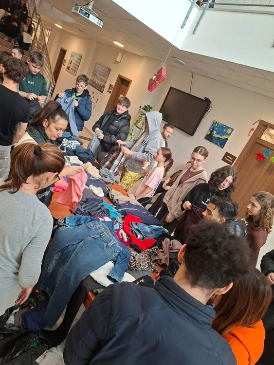 Évek óta tanuljuk, tanítjuk a "zöld karácsony" fogalmát, s ennek jegyében ...